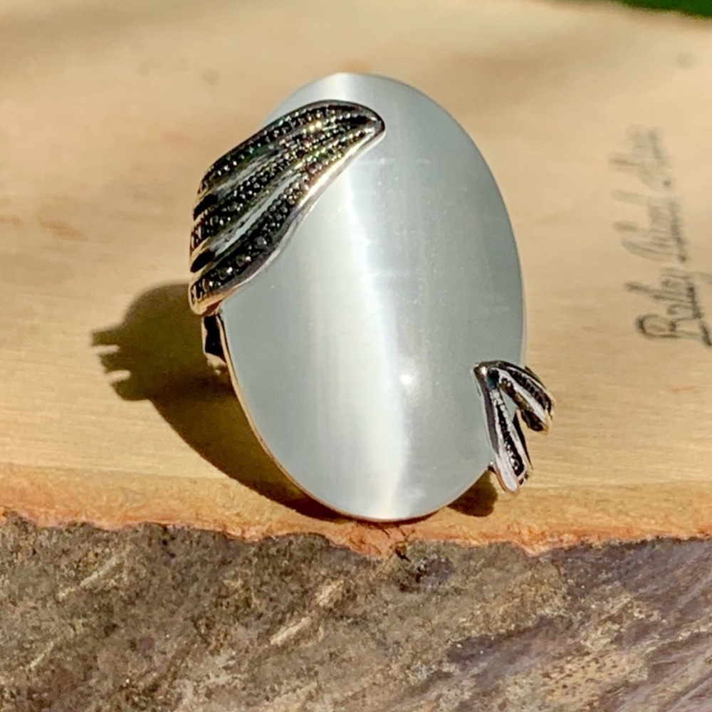 Bright Large Unique Shiny Statement Faux Opal Ring Size 7 - Picture 6 of 6